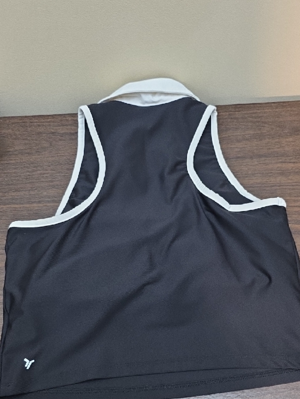 Old Navy Active Cropped Black & White Collared Top | Sporty Chic - Picture 6 of 6